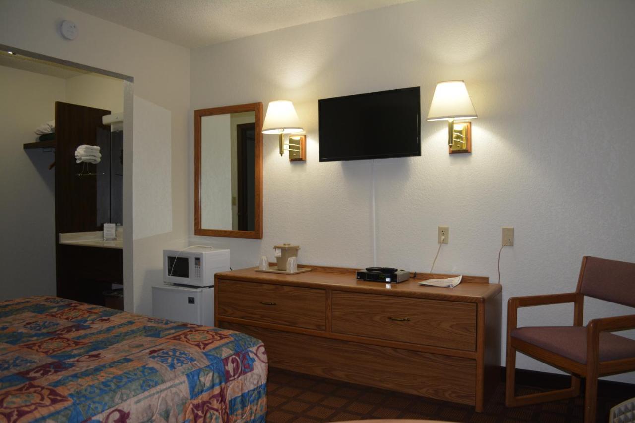 Bloomer Inn & Suites Exteriör bild