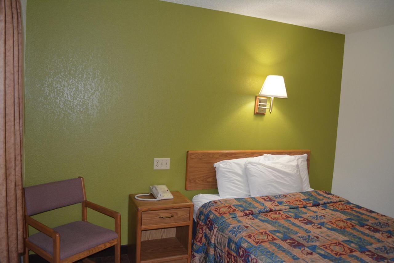 Bloomer Inn & Suites Exteriör bild
